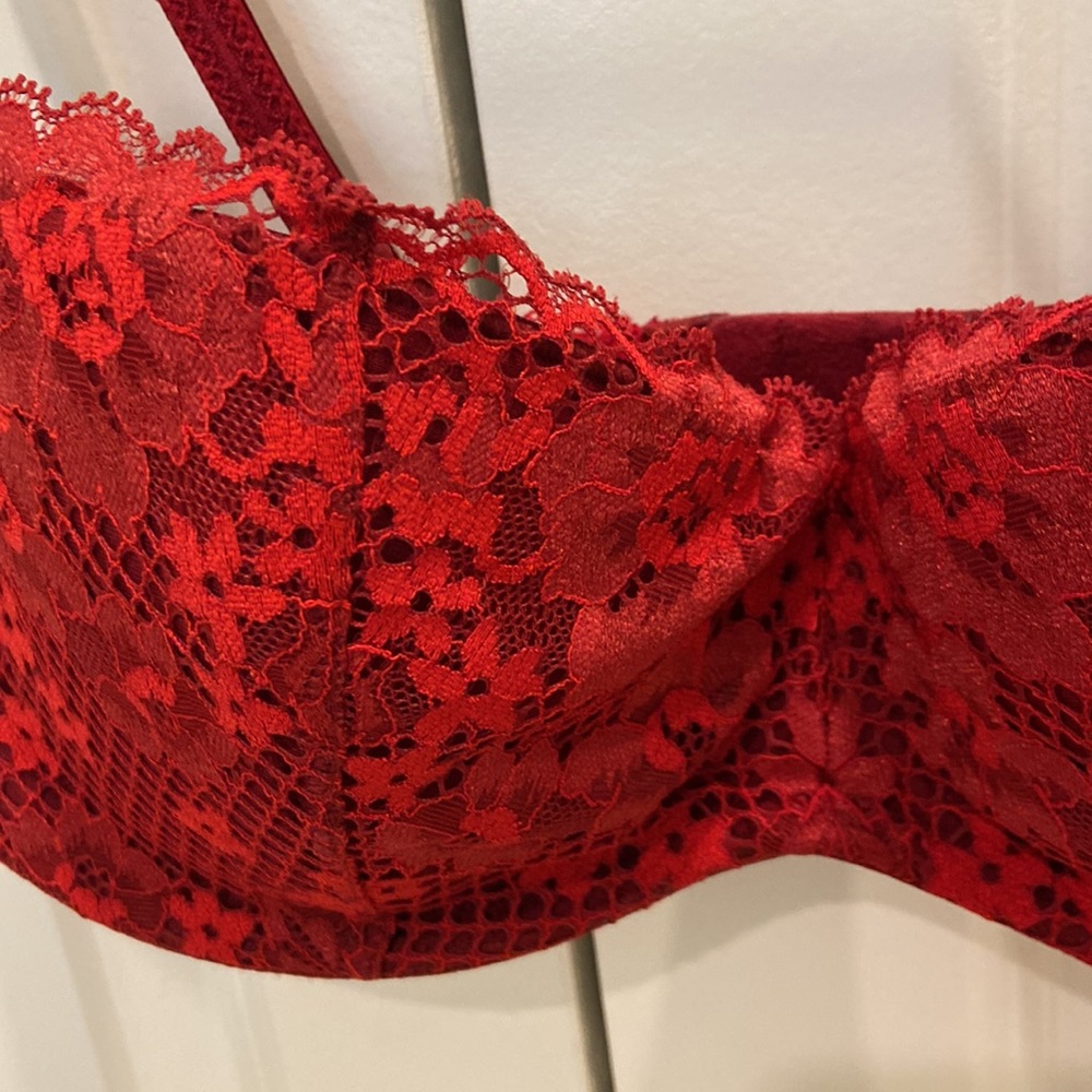 NEW! Adore Me red, lined, lace bra AND matching hiphugger panty. Only worn once - Picture 2 of 6